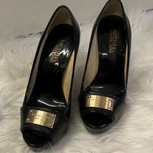 Michael Kors size 5 pumps